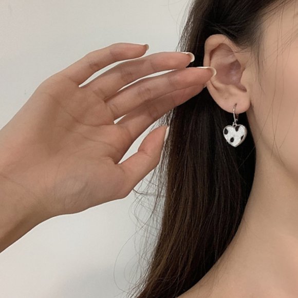 💕Last one Cow Print Hear Huggies Hoops Earrings - Picture 10 of 12